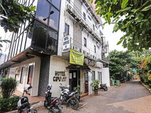 a group of motorcycles parked outside of a building at OYO 92674 Hotel Ciputat in South Tangerang