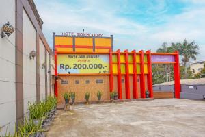 a building with a sign that reads hotel courtyard play at Super OYO Capital O 92676 Hotel Sion Holiday in South Tangerang