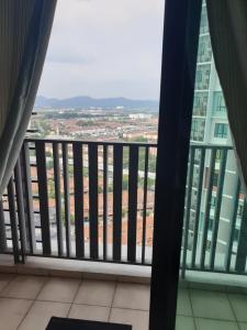 einen Blick vom Balkon eines Gebäudes in der Unterkunft I-City Shah Alam Homestay, Studio, 2 Katil Queen, 1 Sofa, Balcony in Kampong Padang Jawa