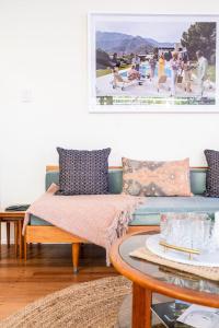 Posezení v ubytování Mid-Century Modern Retro Beach House
