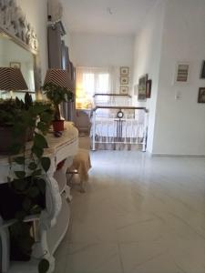 a living room with a table and a crib at Marathon agios panteleimon attiki Greece in Panayía Mesosporítissa