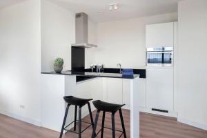 Kuchyň nebo kuchyňský kout v ubytování Pharos I 5-402 appartement met zeezicht