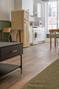 Kuchyň nebo kuchyňský kout v ubytování Esprit Loft & Club proche embarcadère Corse Mayol Port Centre historique + 11 fotografií