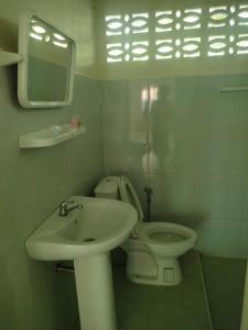 Koupelna v ubytování Baan Namthip Homestay Trang บ้านน้าทิพย์ โฮมสเตย์ตรัง