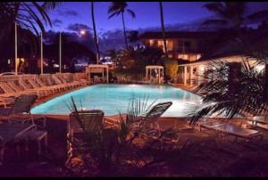 Majoituspaikassa Unrivaled S Kihei Maui location! Walk to it all! tai sen lähellä sijaitseva uima-allas