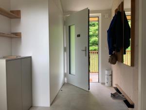 Televízia a/alebo spoločenská miestnosť v ubytovaní Lagom Haus