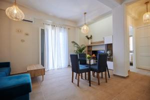 Kuchyň nebo kuchyňský kout v ubytování Casa Clira - Charming Apartment for 4 in the Heart of the City Perfect for Memorable Summer Experiences By Villa Mana Gers