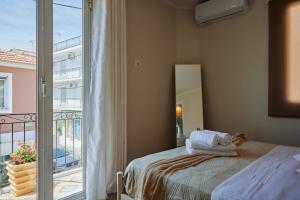 Postel nebo postele na pokoji v ubytování Casa Clira - Charming Apartment for 4 in the Heart of the City Perfect for Memorable Summer Experiences By Villa Mana Gers