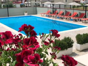Bazén v ubytování Relax Apartment & Hotel nebo v jeho okolí