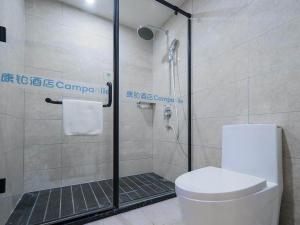 a bathroom with a shower and a toilet in it at Campanile Yangzhou China Grand Canal & Ho Family Garden in Yangzhou