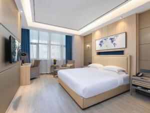 TV o dispositivi per l'intrattenimento presso Kyriad Hotel Baoying Jinyuan Square High-speed Railway Station
