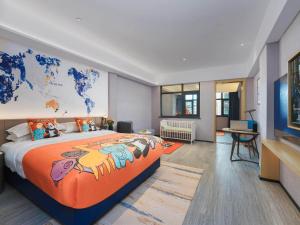 Letto o letti in una camera di Kyriad Hotel Baoying Jinyuan Square High-speed Railway Station