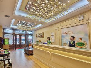 Lobbyen eller receptionen på Vienna Hotel Harbin West Railway Station Wanda Plaza