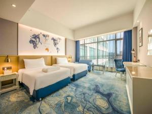 Giường trong phòng chung tại Kyriad Marvelous Hotel Qingyuan City Square