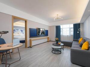 TV o dispositivi per l'intrattenimento presso Kyriad Hotel Baoying Jinyuan Square High-speed Railway Station