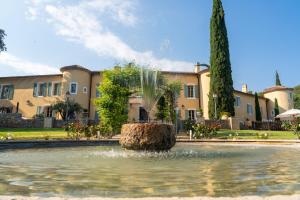 a fountain in front of a large building at Château les Crostes in Lorgues