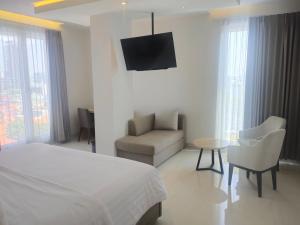 Katil atau katil-katil dalam bilik di Surabaya River View Hotel