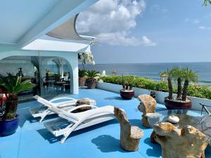 a resort with a view of the ocean at Morabito Art Cliff in Uluwatu