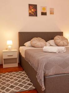 a bed with two pillows on it in a bedroom at Apartman Žuvela in Vela Luka