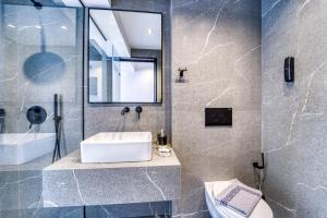 Um banheiro em Island Sea Side Hotel - Adults Only