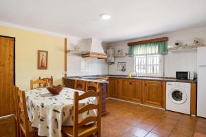 Kuchyň nebo kuchyňský kout v ubytování Villa Roche