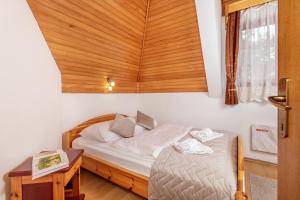 Postel nebo postele na pokoji v ubytování KRALjEVI KONACI ZLATIBOR