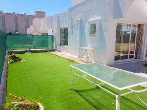Bazén v ubytovaní Ferienhaus in Can Picafort, nahe Playa de Muro, 4 x Schlafzimmer mit Bad alebo v jeho blízkosti