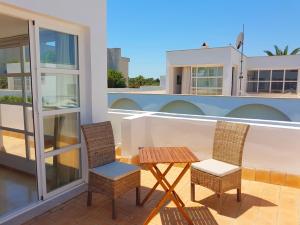 Balkón alebo terasa v ubytovaní Ferienhaus in Can Picafort, nahe Playa de Muro, 4 x Schlafzimmer mit Bad