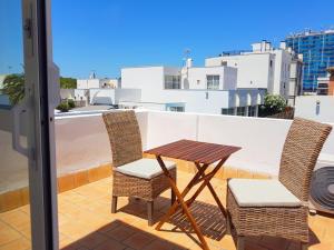 Balkón alebo terasa v ubytovaní Ferienhaus in Can Picafort, nahe Playa de Muro, 4 x Schlafzimmer mit Bad