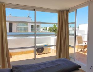 Balkón alebo terasa v ubytovaní Ferienhaus in Can Picafort, nahe Playa de Muro, 4 x Schlafzimmer mit Bad