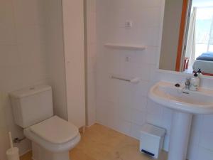 Kúpeľňa v ubytovaní Ferienhaus in Can Picafort, nahe Playa de Muro, 4 x Schlafzimmer mit Bad