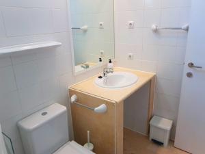 Kúpeľňa v ubytovaní Ferienhaus in Can Picafort, nahe Playa de Muro, 4 x Schlafzimmer mit Bad