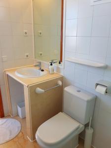 Kúpeľňa v ubytovaní Ferienhaus in Can Picafort, nahe Playa de Muro, 4 x Schlafzimmer mit Bad
