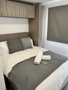 a bedroom with a bed with a pair of scissors on it at Cozzzy Seaside Retreat in Mablethorpe