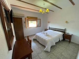 Een bed of bedden in een kamer bij Hotel Rural Sierra De Segura