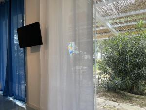 TV a/nebo společenská místnost v ubytování Verdalia Liatris - Piano Terra Spiaggia a 200m By Cala Salento