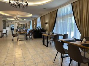 姆鲁福卡会议中心公寓式酒店餐厅或其他用餐的地方