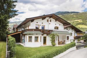 Nespecifikovaný výhled na hory nebo výhled na hory při pohledu z apartmánu