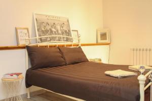 a bedroom with a bed with a poster on the wall at Lavish 2 bed sleeps 5 near Lanark in Carstairs