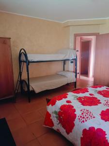 Poschodová posteľ alebo postele v izbe v ubytovaní Da Nicolò