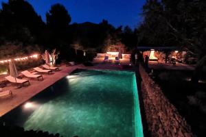 Bazén v ubytování Authentic Finca Ibicenco with Large Pool nebo v jeho okolí