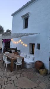 Posezení v ubytování Authentic Finca Ibicenco with Large Pool + 22 fotografií