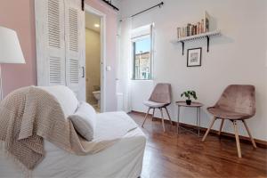 A bed or beds in a room at Cozy Corfiot house
