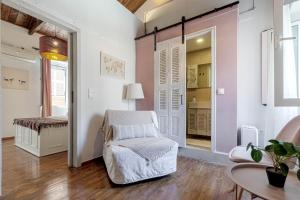 A seating area at Cozy Corfiot house