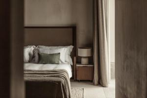 Voodi või voodid majutusasutuse MANNA, a Member of Design Hotels toas