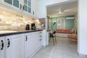 A kitchen or kitchenette at Cozy Corfiot house