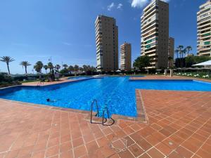 Bazén v ubytovaní Edificio Playa Mar alebo v jeho blízkosti