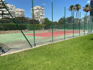 Tenis alebo squash v ubytovaní Edificio Playa Mar alebo jeho okolí
