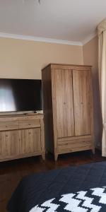 Televízia a/alebo spoločenská miestnosť v ubytovaní Villa Basia