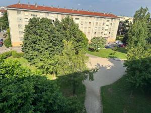 Zahrada ubytování Grand appartement Bron centre proche Eurexpo et Groupama